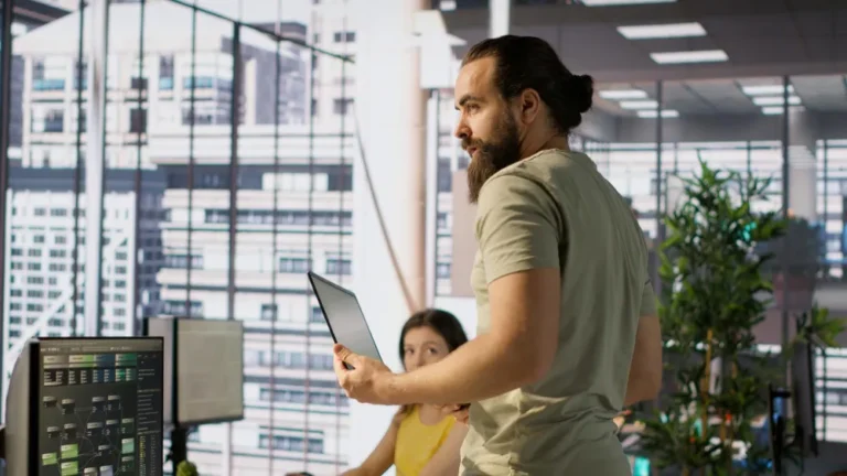 An IT helpdesk person providing Cloud services in Denver to businesses by ContactPC.
